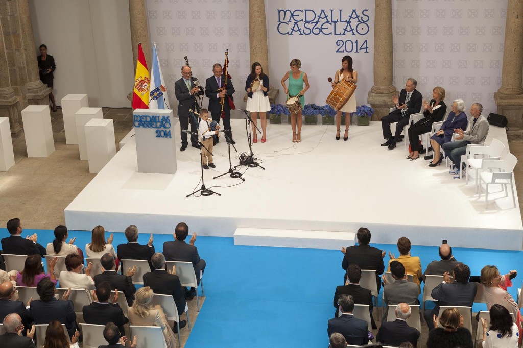 actuación en el evento de las medallas castelao