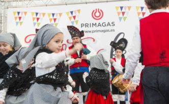 Niña bailando en una Fiesta Primagas