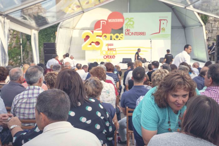 Público no evento dos 25 anos da Denominación de Orixe Monterrei, no Castelo de Monter