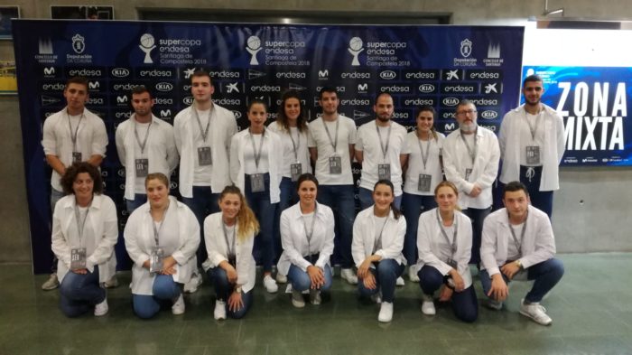 equipo de azafatas y personal auxiliar en un evento en Galicia, acontecimiento deportivo