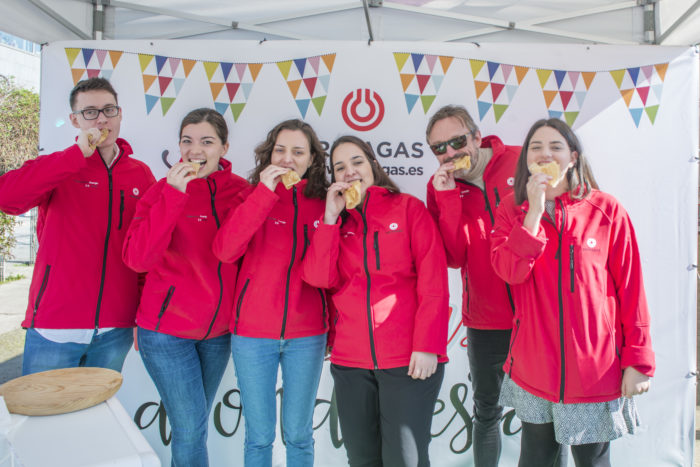 equipo de azafatas y personal auxiliar en un evento en Galicia