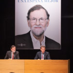 O titular do Goberno galego participa no evento de presentación do libro de Mariano Rajoy. Foto Xunta.